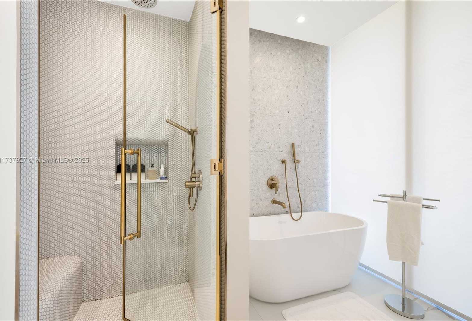 Small Image of 2678 TIGERTAIL AVE #302, Coconut Grove Number 13