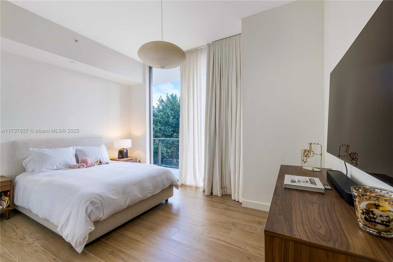 Small Image of 2678 TIGERTAIL AVE #302, Coconut Grove Number 18