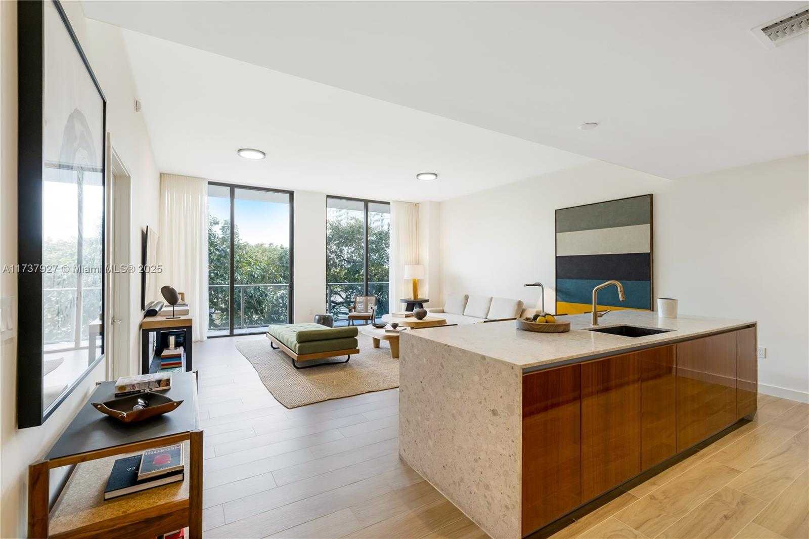 Small Image of 2678 TIGERTAIL AVE #302, Coconut Grove Number 3