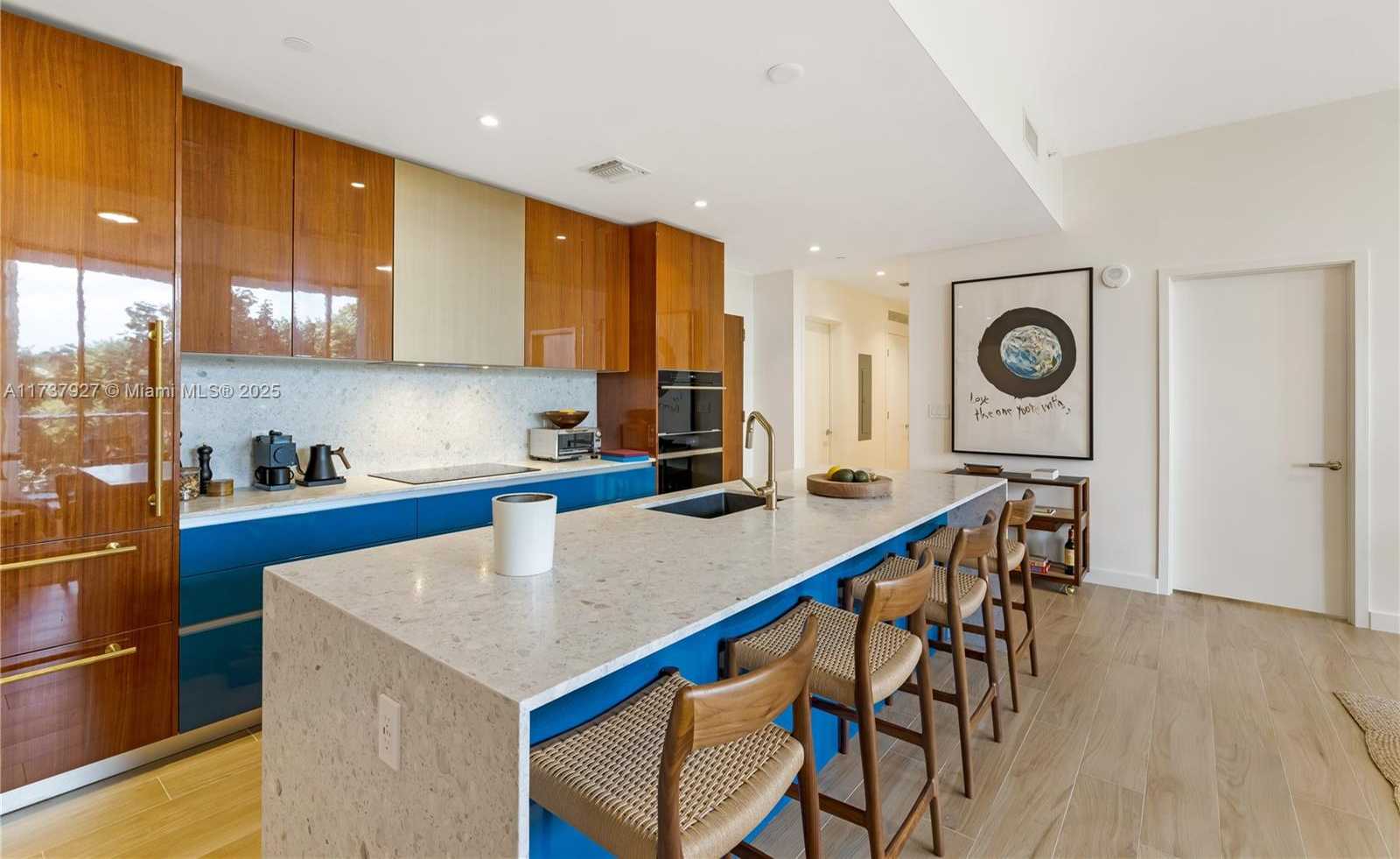 Small Image of 2678 TIGERTAIL AVE #302, Coconut Grove Number 6