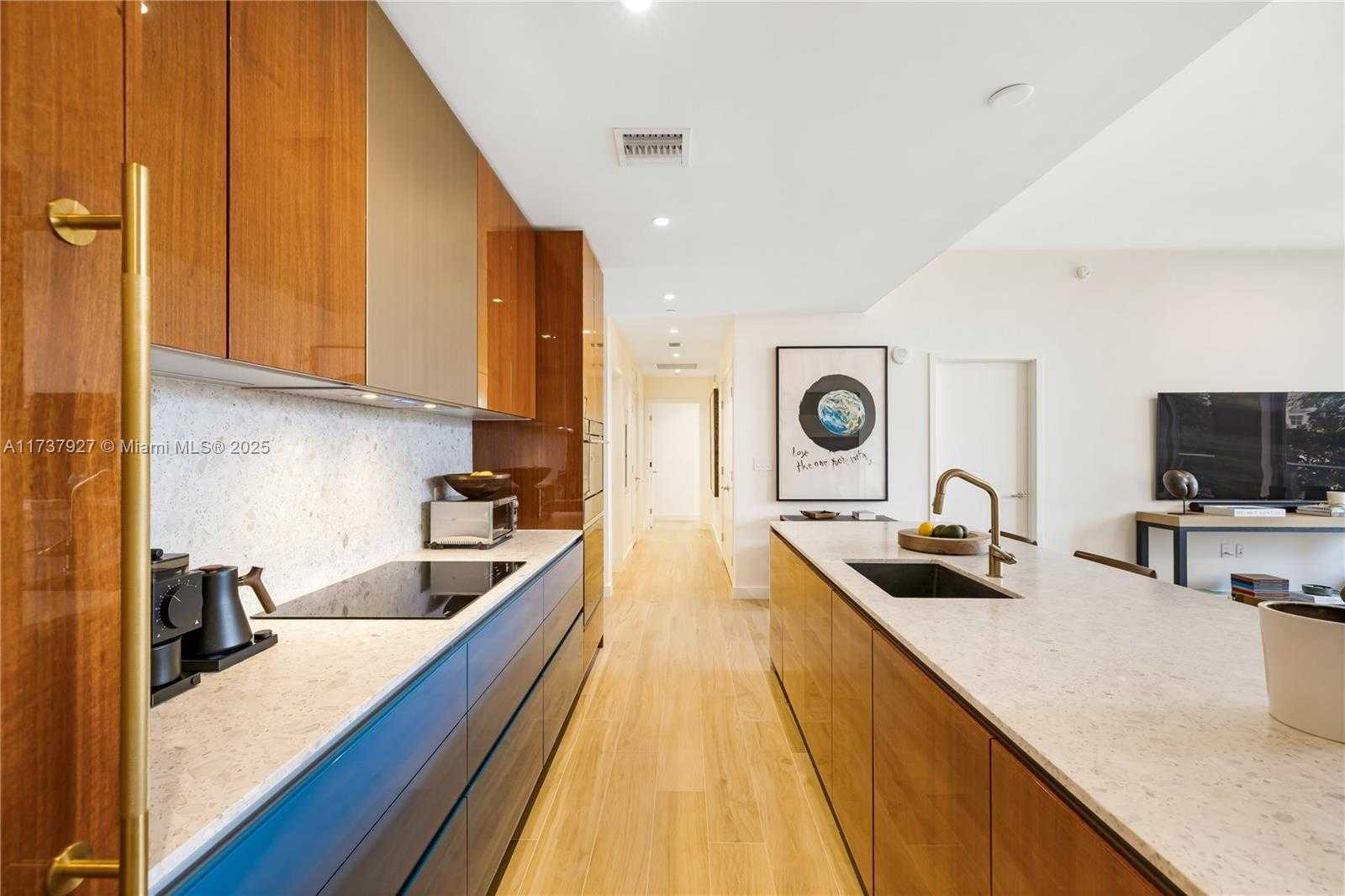 Small Image of 2678 TIGERTAIL AVE #302, Coconut Grove Number 8