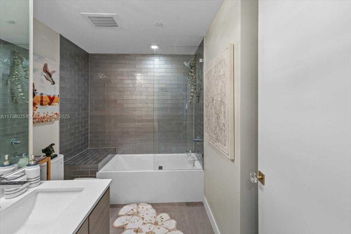 Small Image of 460 NORTH EAST 28TH ST #706, Miami Number 12