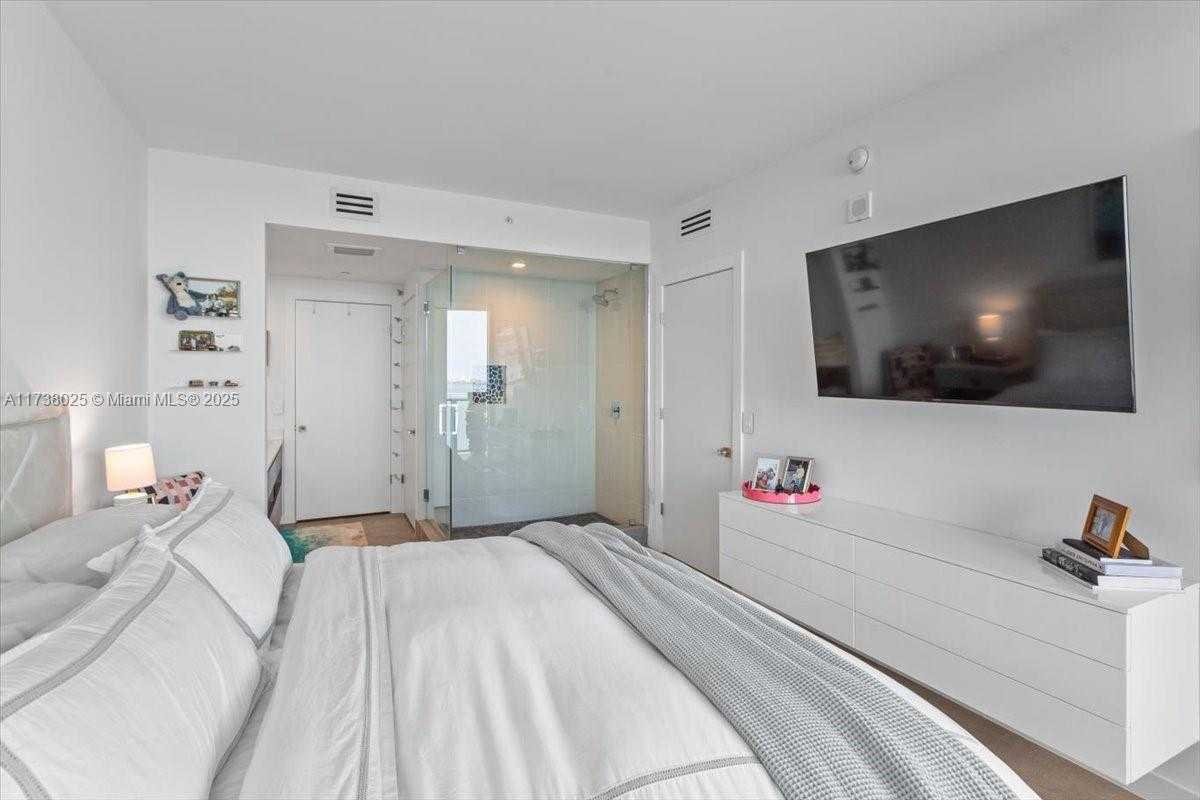 Small Image of 460 NORTH EAST 28TH ST #706, Miami Number 24