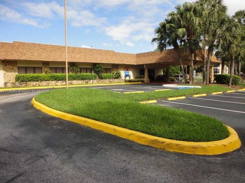 Small Image of 6090 NORTH SABAL PALM BLVD #208, Tamarac Number 36