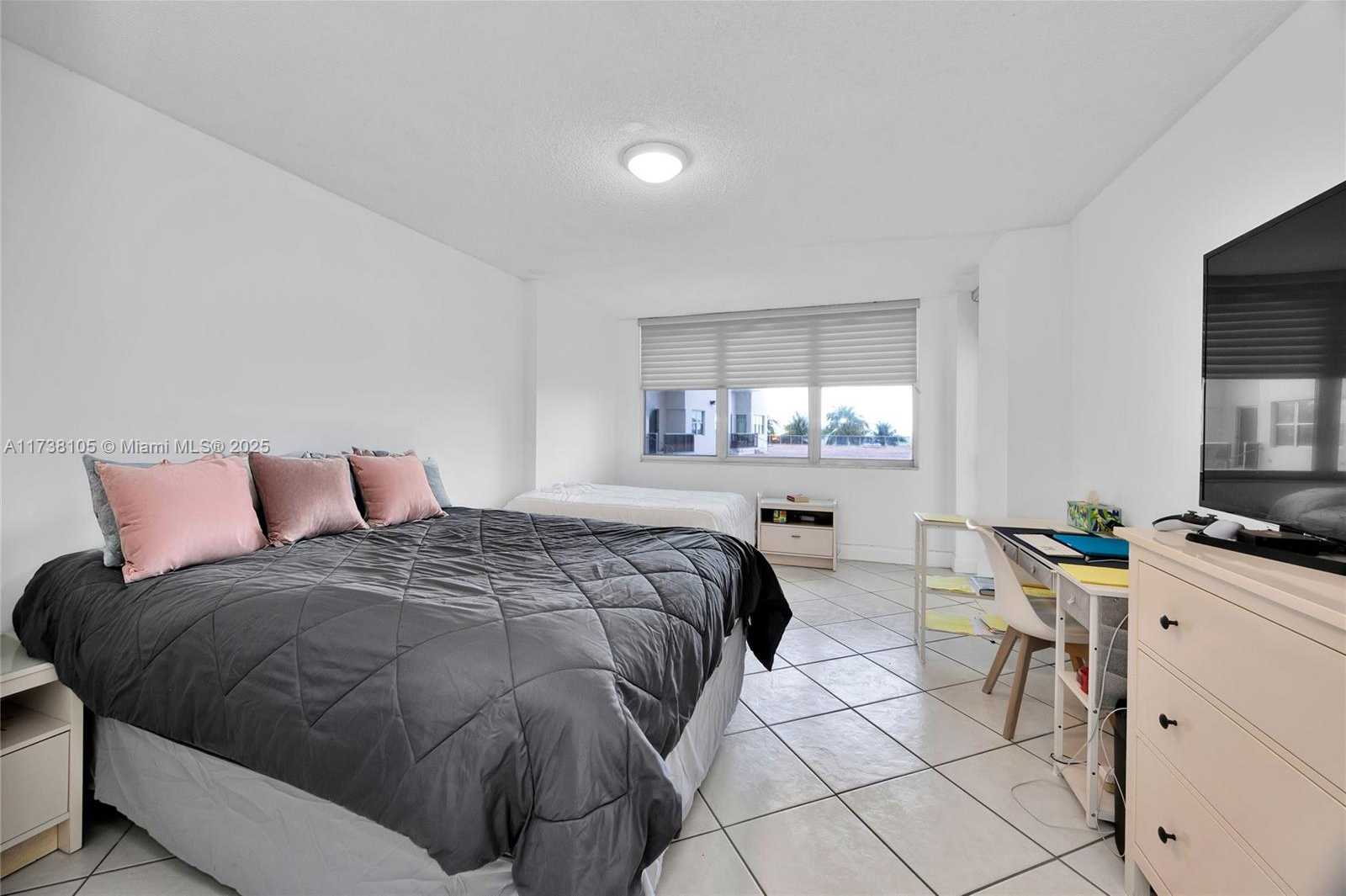 Small Image of 6039 COLLINS AVE #311, Miami Beach Number 13
