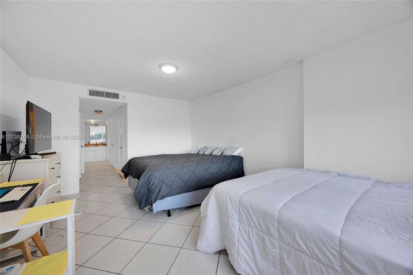 Small Image of 6039 COLLINS AVE #311, Miami Beach Number 14