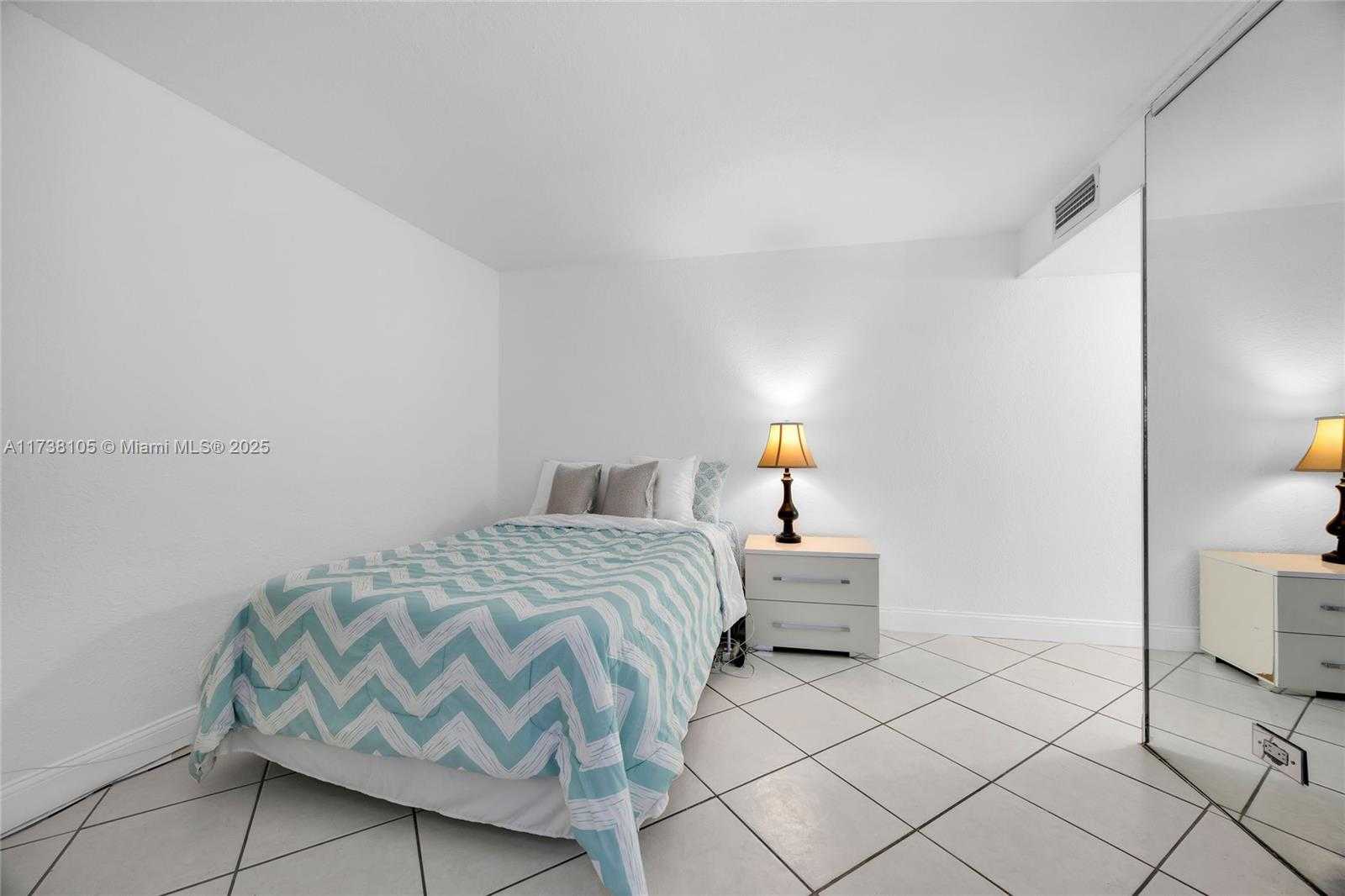 Small Image of 6039 COLLINS AVE #311, Miami Beach Number 17
