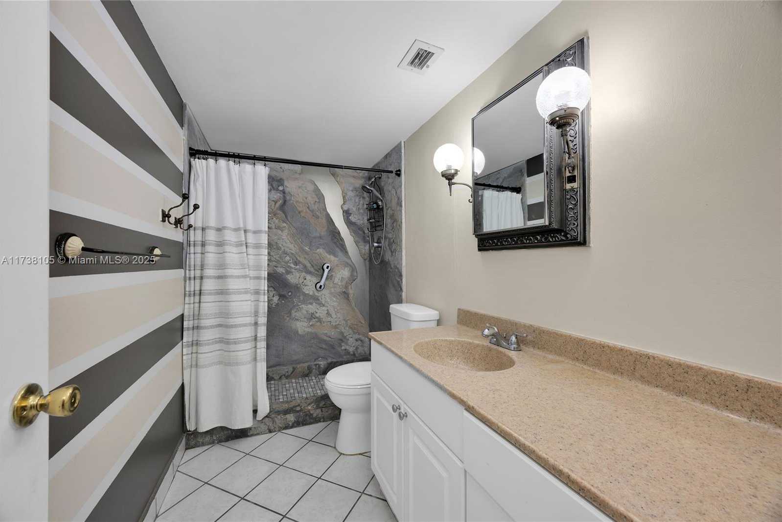 Small Image of 6039 COLLINS AVE #311, Miami Beach Number 19