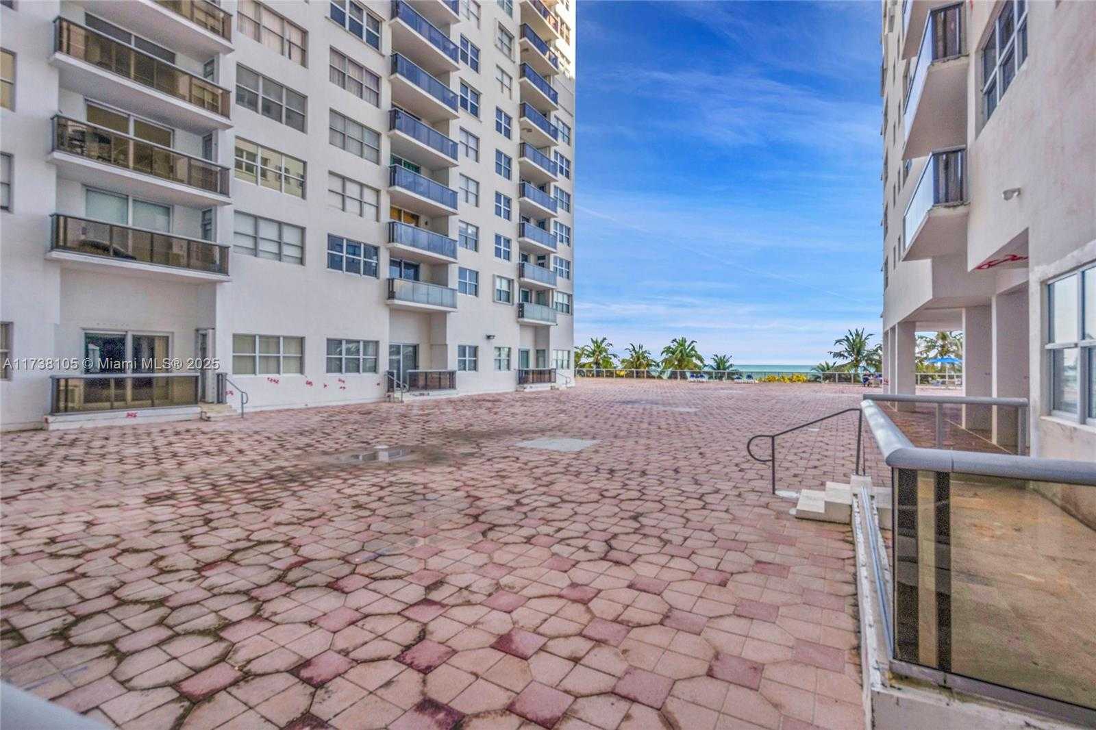 Small Image of 6039 COLLINS AVE #311, Miami Beach Number 21