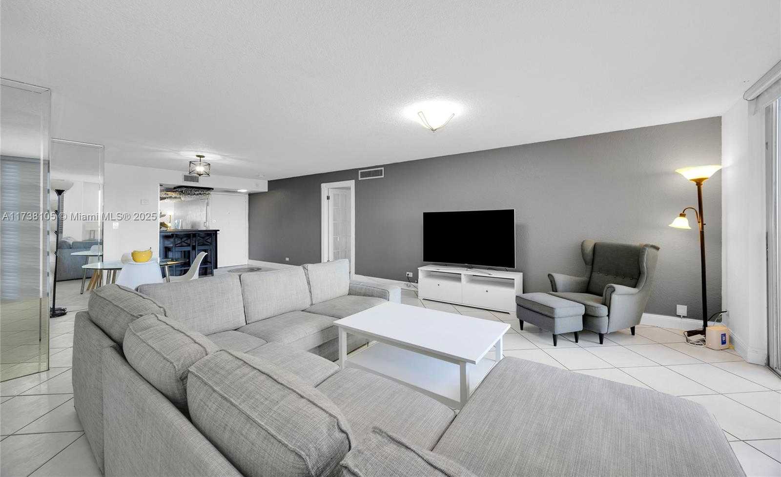 Small Image of 6039 COLLINS AVE #311, Miami Beach Number 4