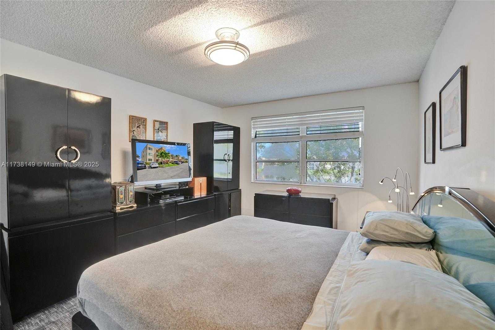 Small Image of 7368 DEVON DR #301, Tamarac Number 13
