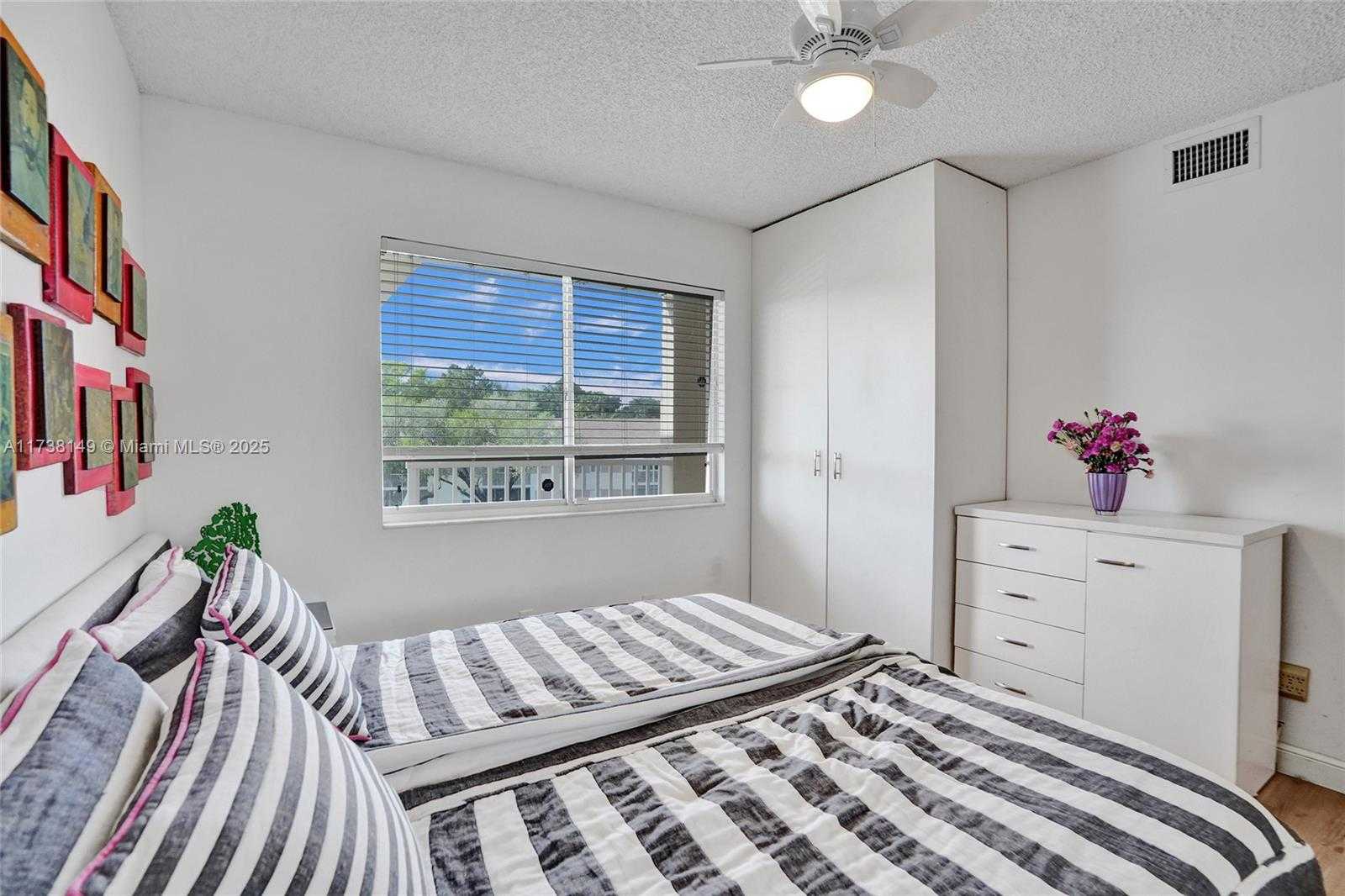Small Image of 7368 DEVON DR #301, Tamarac Number 19