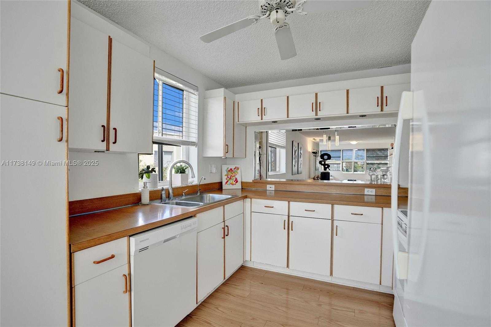 Small Image of 7368 DEVON DR #301, Tamarac Number 22