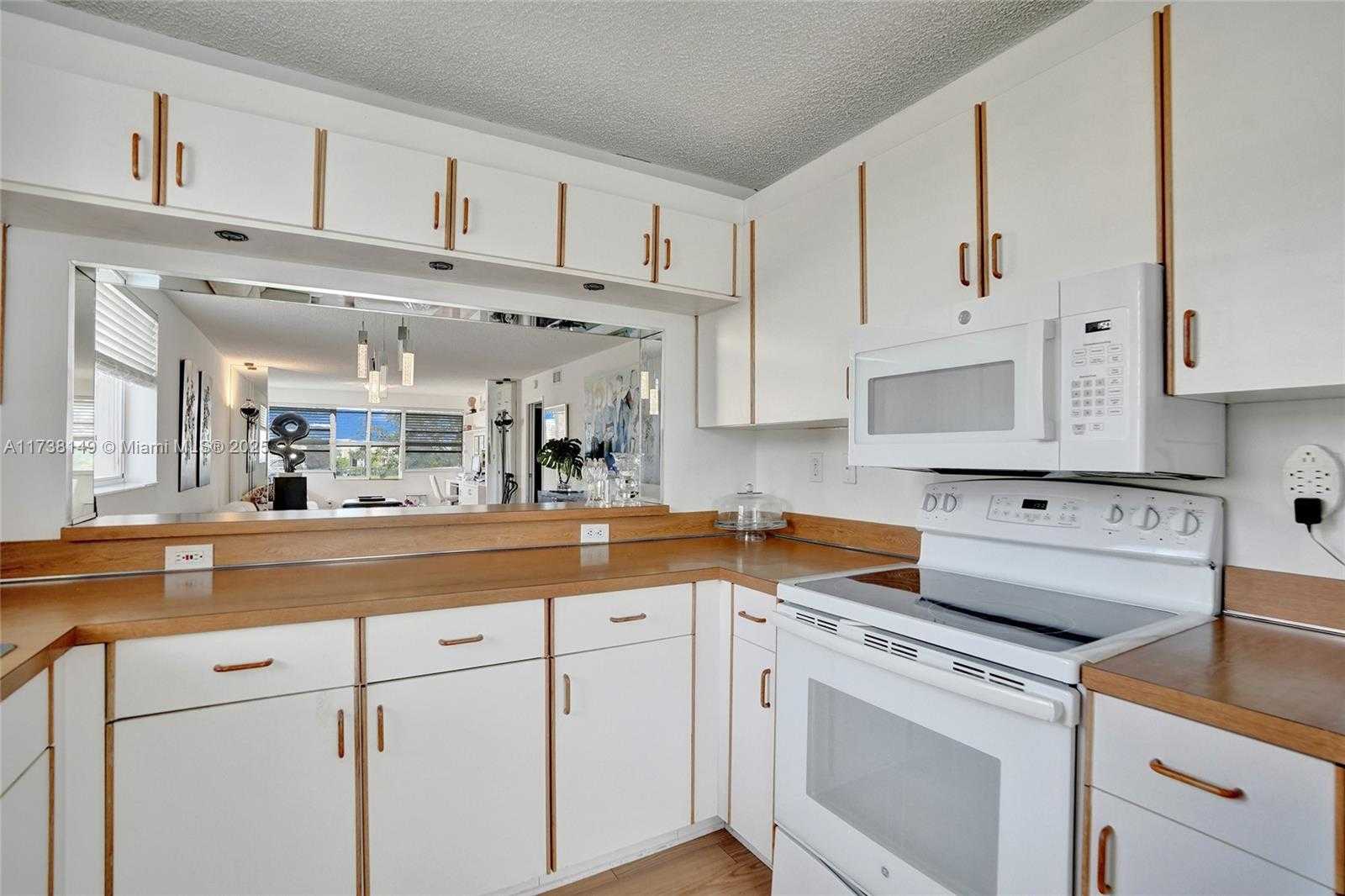 Small Image of 7368 DEVON DR #301, Tamarac Number 23