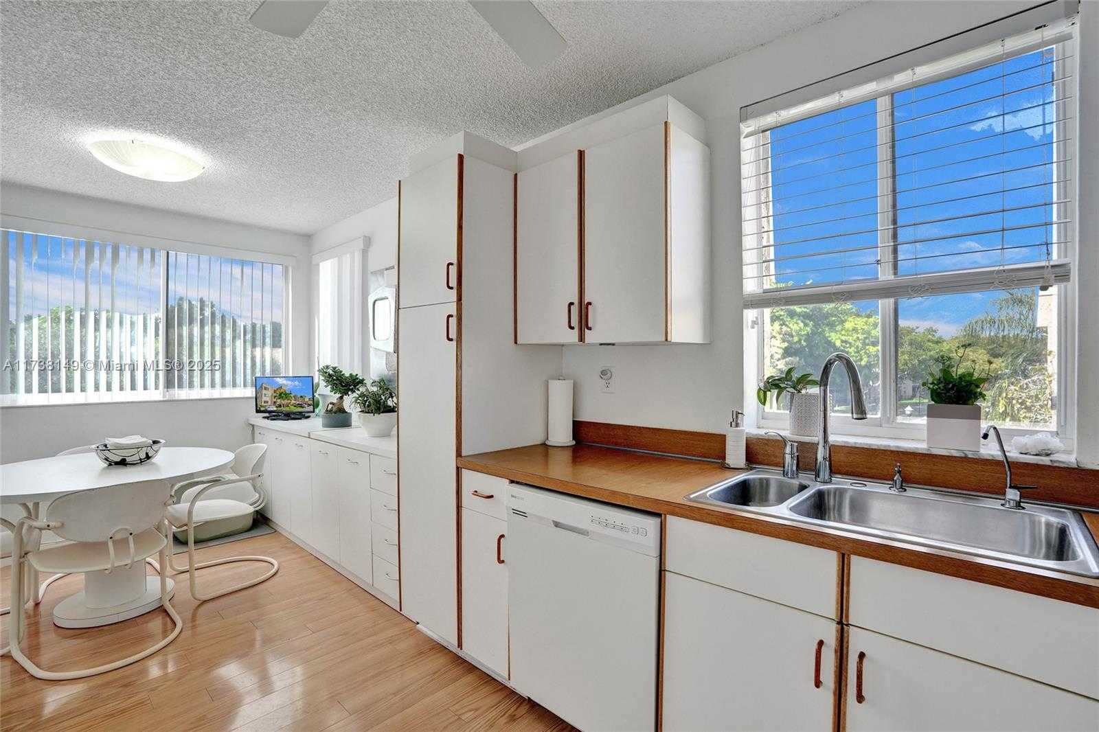 Small Image of 7368 DEVON DR #301, Tamarac Number 25