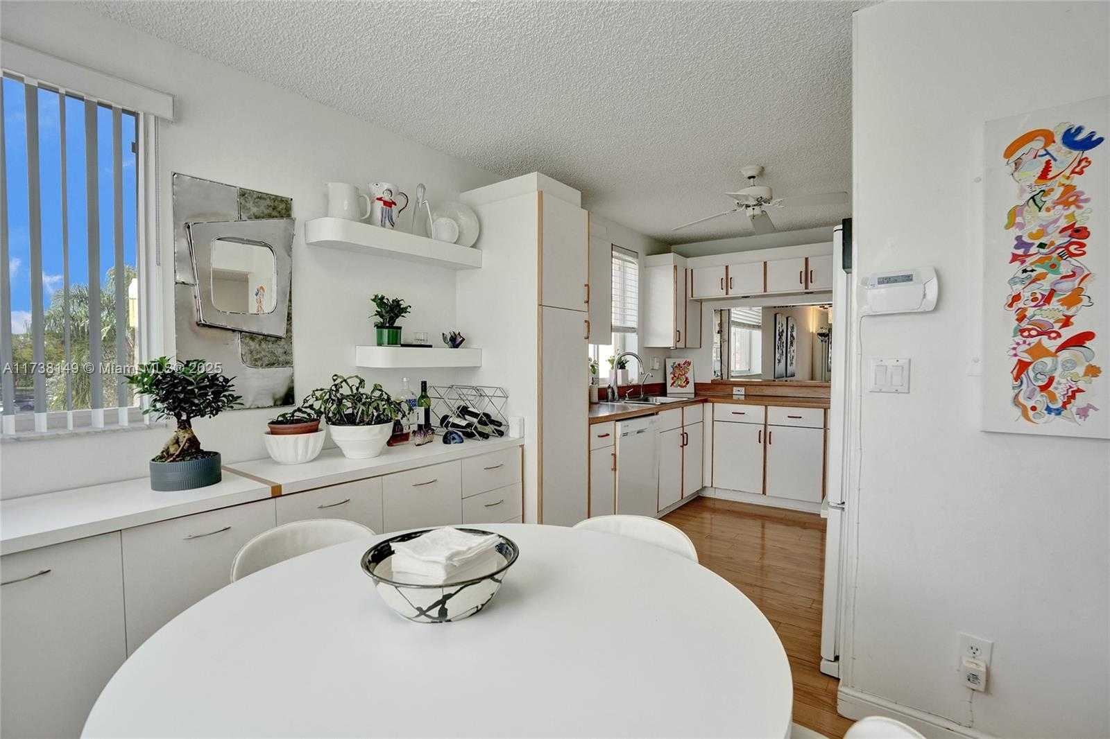 Small Image of 7368 DEVON DR #301, Tamarac Number 26