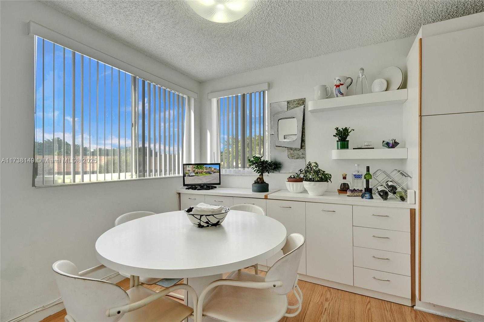 Small Image of 7368 DEVON DR #301, Tamarac Number 27