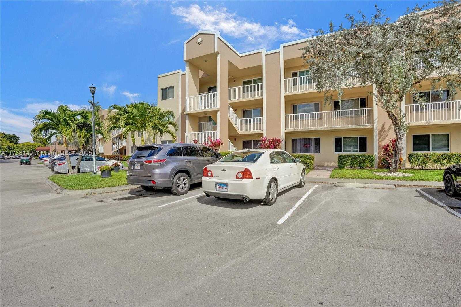 Small Image of 7368 DEVON DR #301, Tamarac Number 29