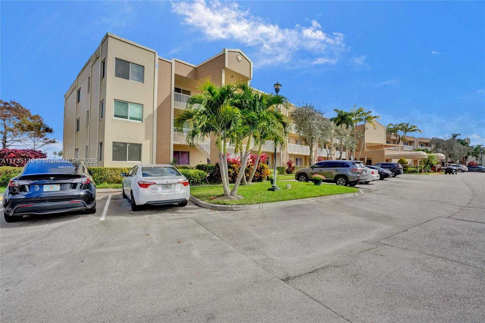 Small Image of 7368 DEVON DR #301, Tamarac Number 30