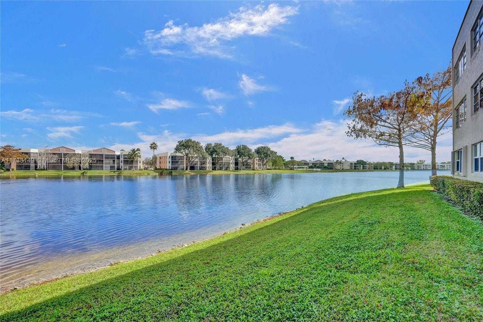 Small Image of 7368 DEVON DR #301, Tamarac Number 31