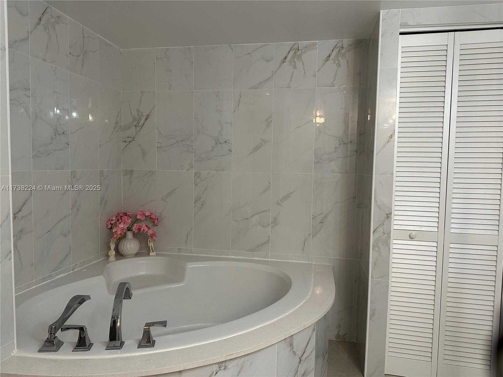 Small Image of 1865 SOUTH OCEAN DR #6H, Hallandale Beach Number 4