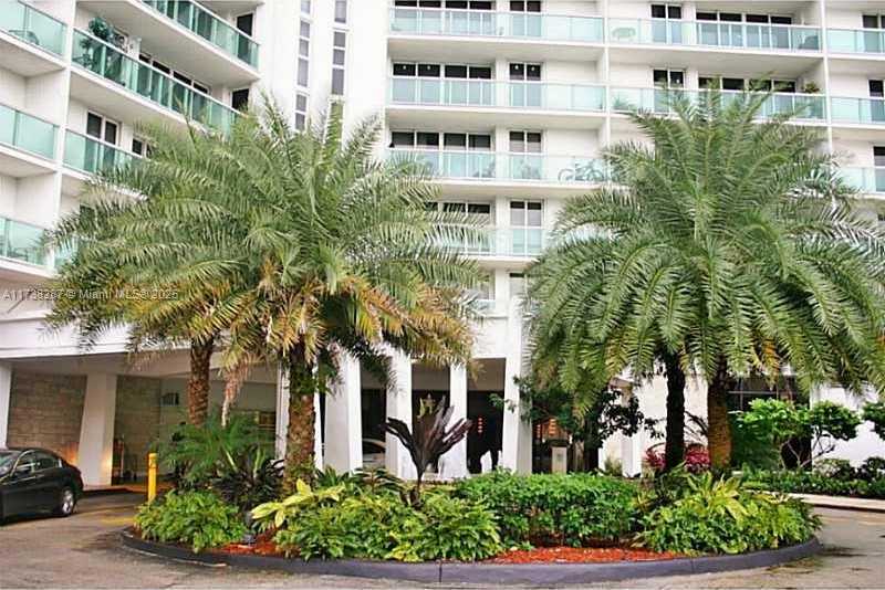 Small Image of 100 BAYVIEW DR #530, Sunny Isles Beach Number 7