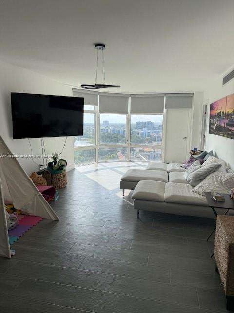 Small Image of 3375 NORTH COUNTRY CLUB DR #1409, Aventura Number 4