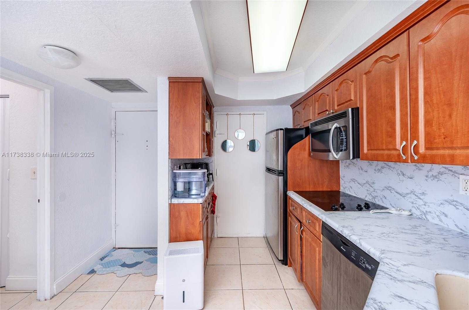Small Image of 2899 COLLINS AVE #833, Miami Beach Number 12