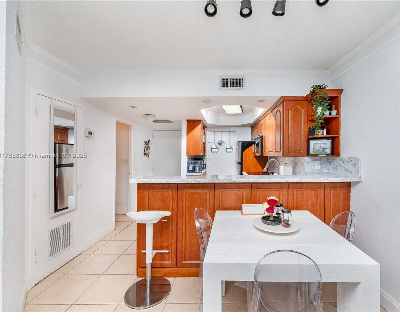 Small Image of 2899 COLLINS AVE #833, Miami Beach Number 14