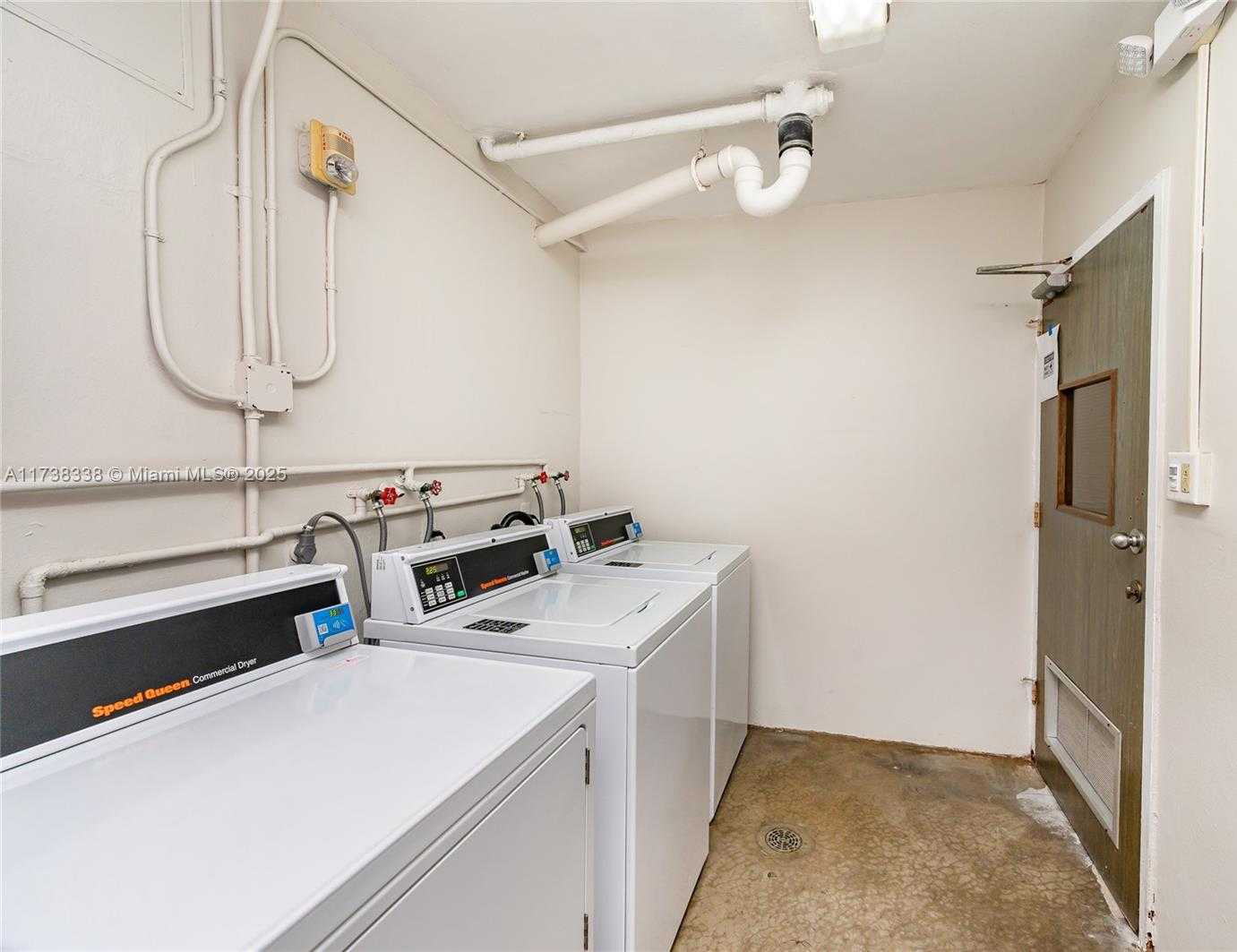 Small Image of 2899 COLLINS AVE #833, Miami Beach Number 17