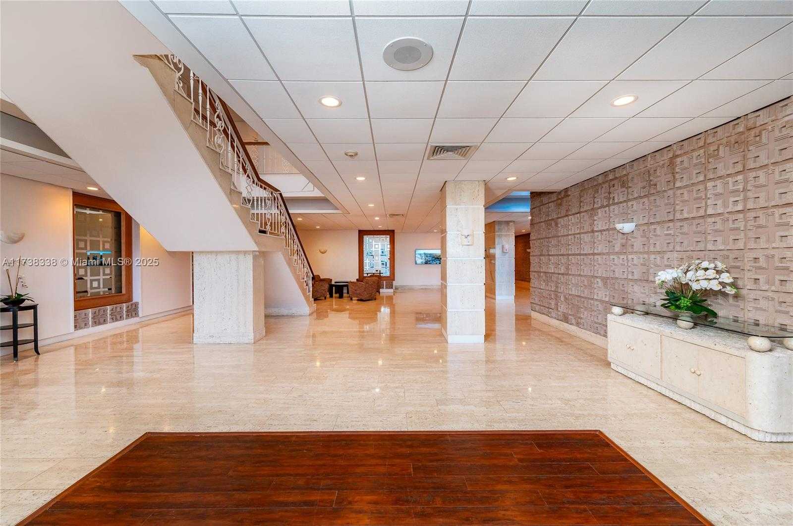 Small Image of 2899 COLLINS AVE #833, Miami Beach Number 20