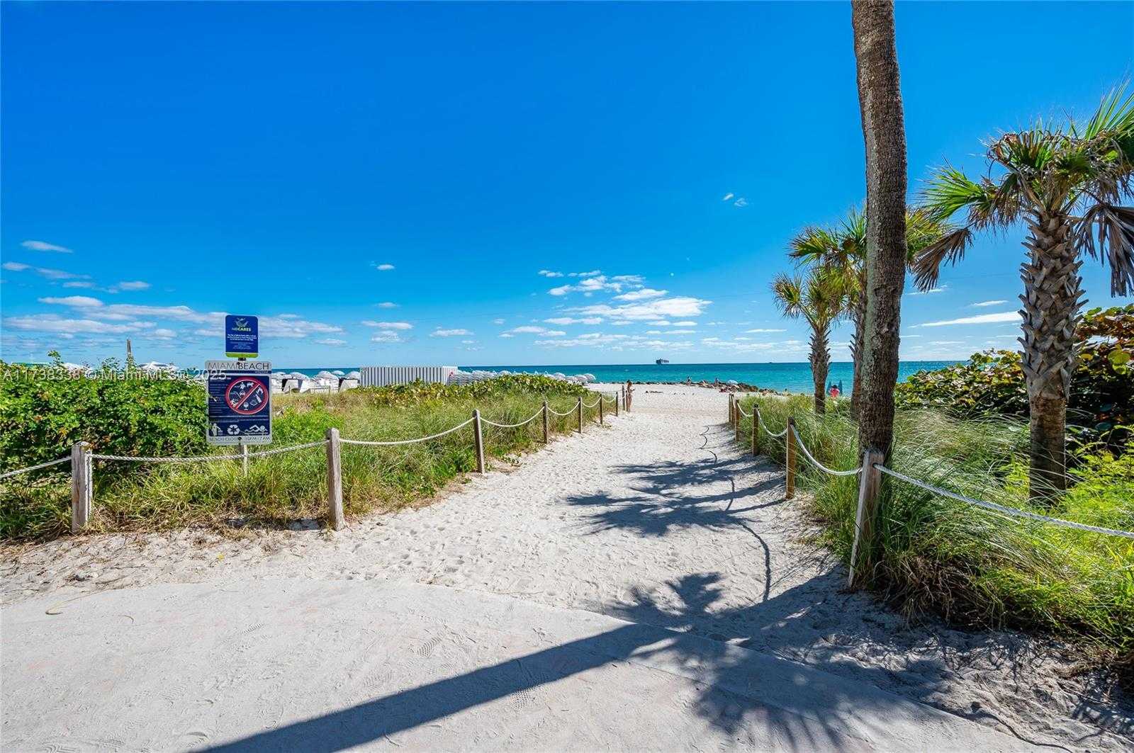 Small Image of 2899 COLLINS AVE #833, Miami Beach Number 25