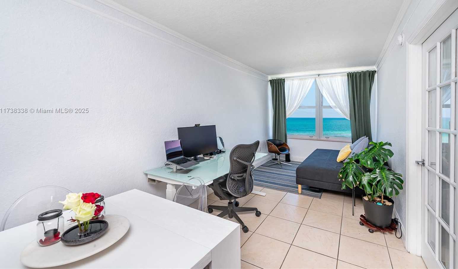 Small Image of 2899 COLLINS AVE #833, Miami Beach Number 3
