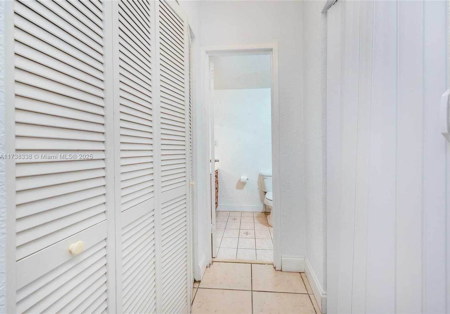 Small Image of 2899 COLLINS AVE #833, Miami Beach Number 7