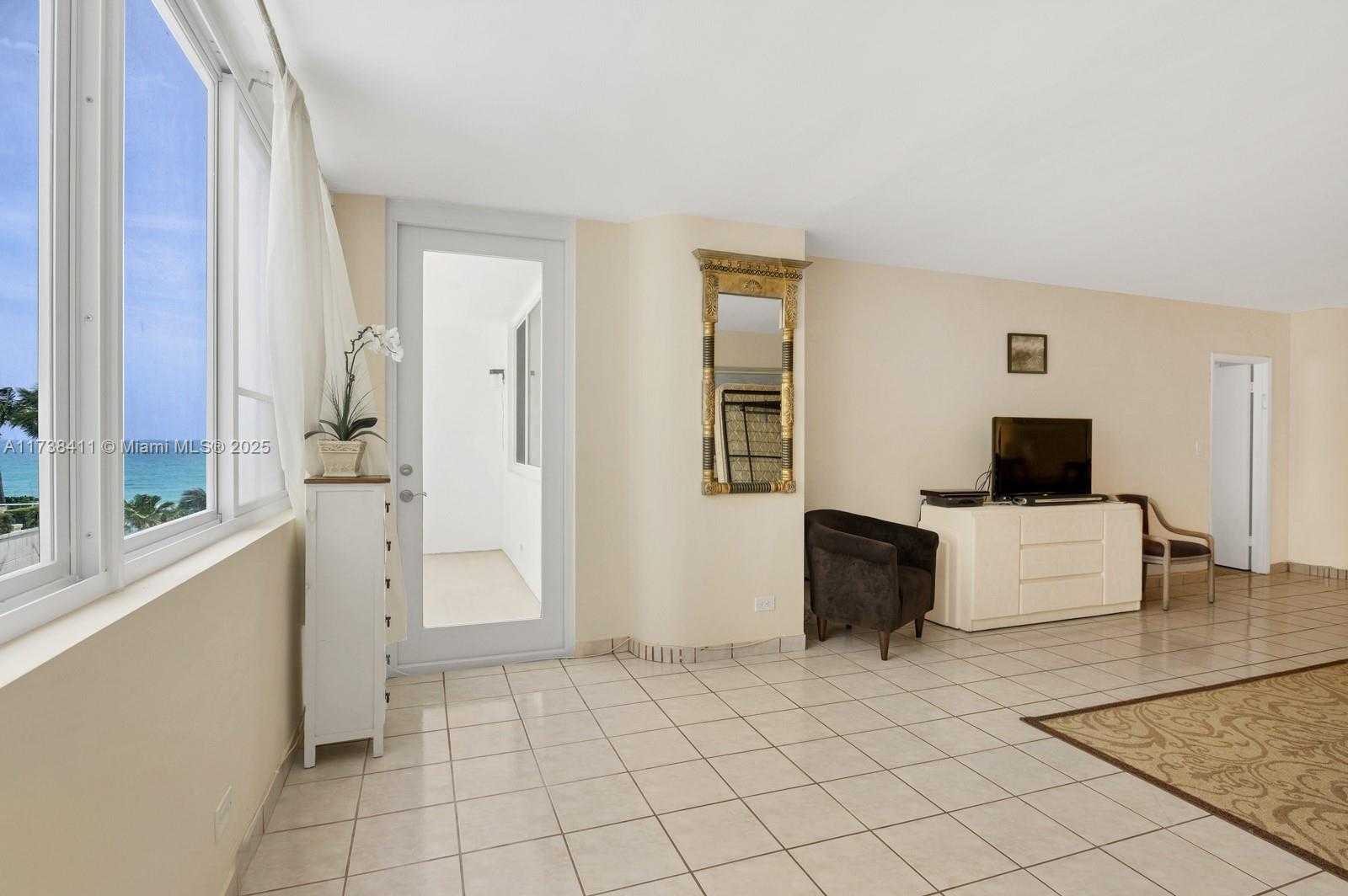 Small Image of 5005 COLLINS AVE #724, Miami Beach Number 3