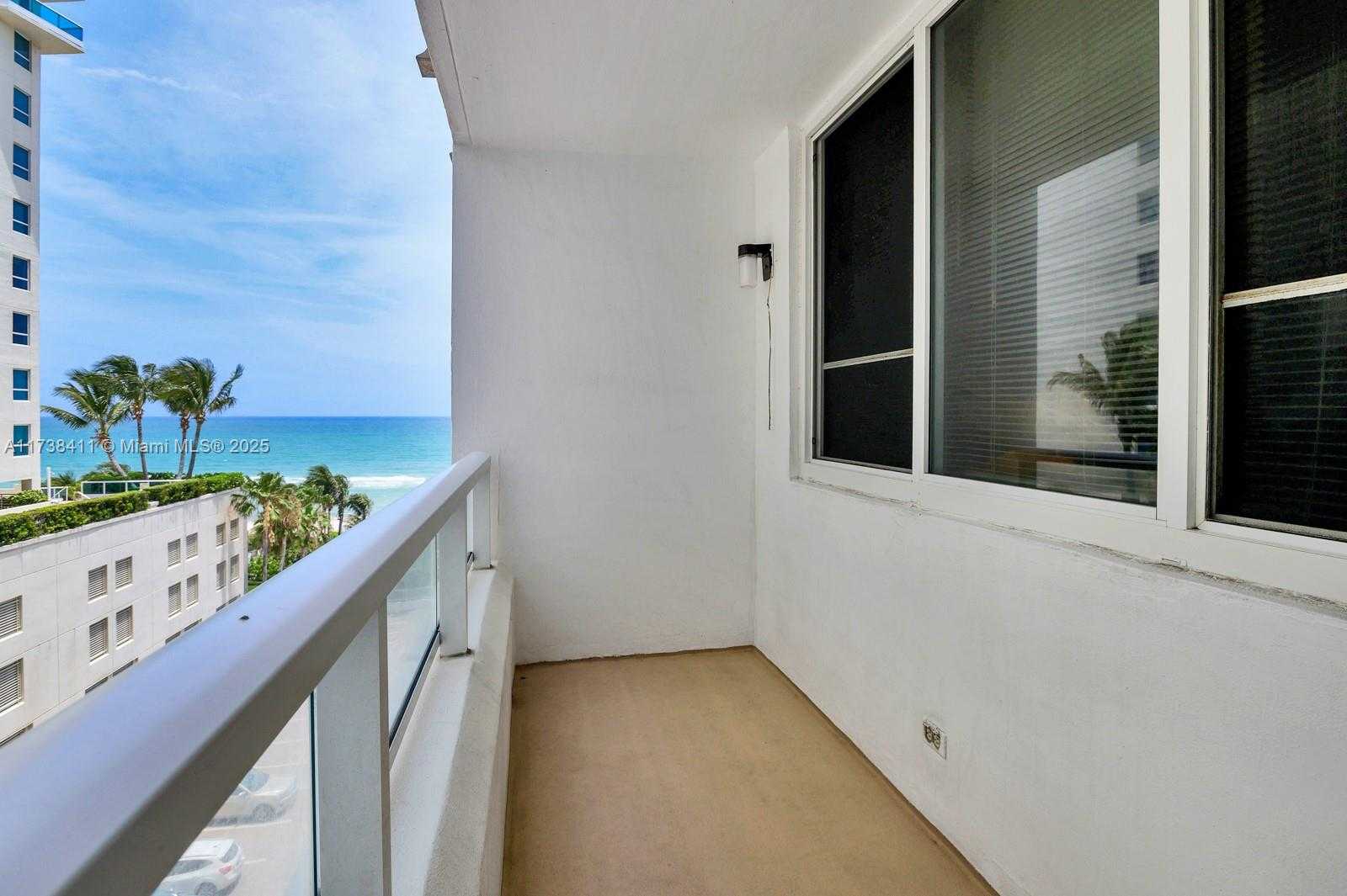 Small Image of 5005 COLLINS AVE #724, Miami Beach Number 4