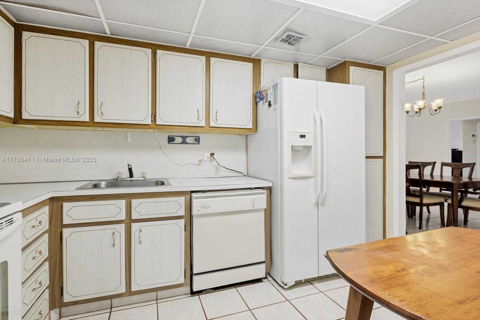 Small Image of 5005 COLLINS AVE #724, Miami Beach Number 7