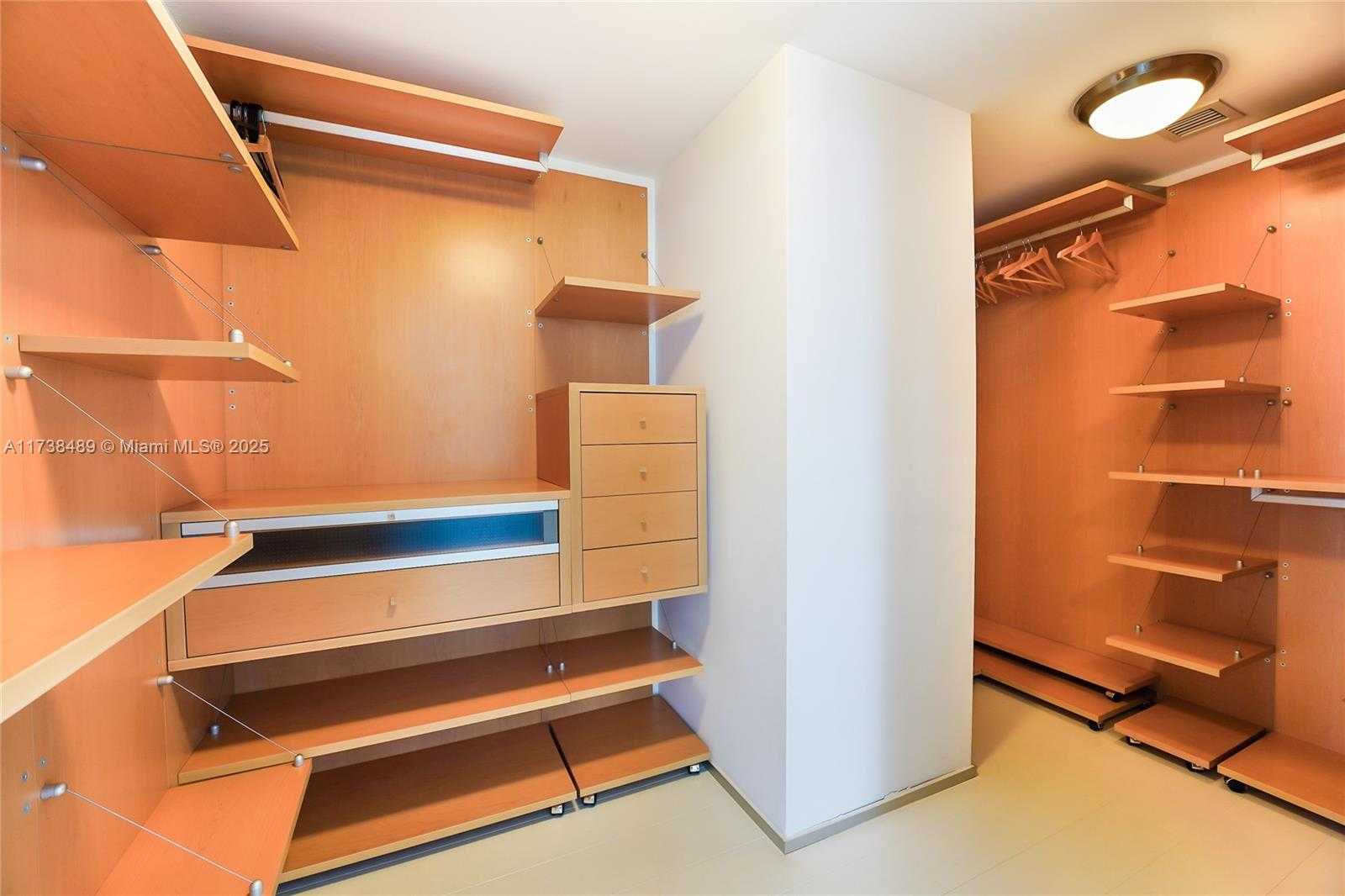 Small Image of 450 ALTON RD #3401, Miami Beach Number 16