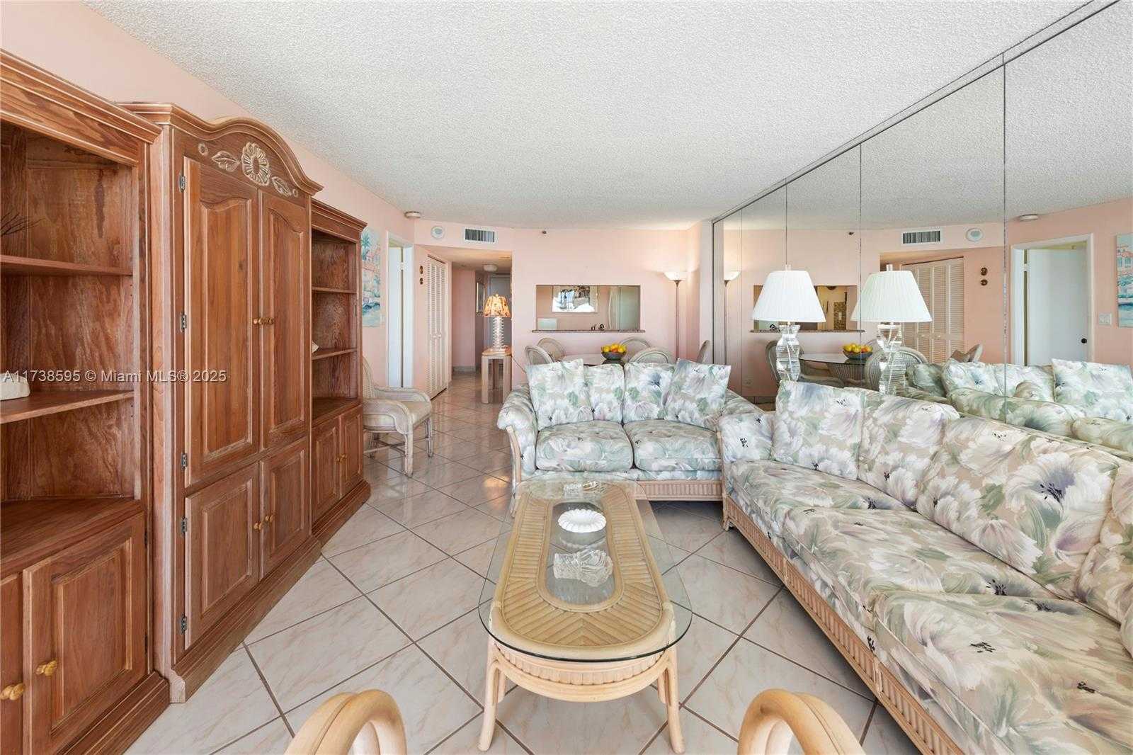 Small Image of 2555 COLLINS AVE #2005, Miami Beach Number 17