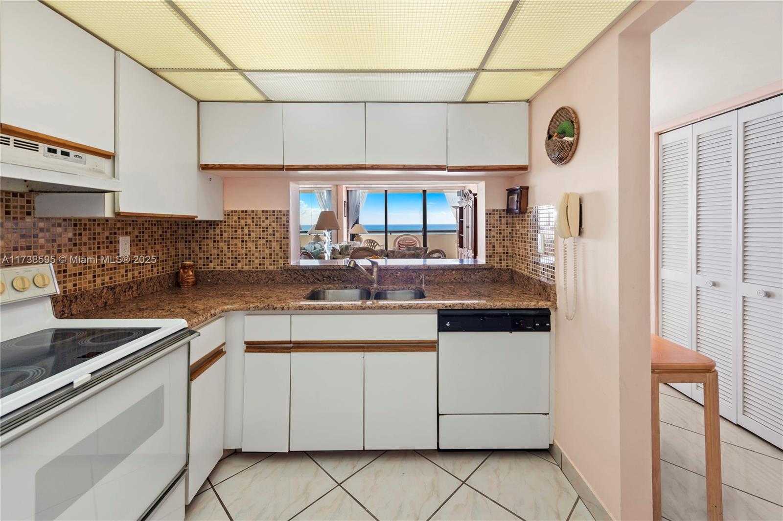 Small Image of 2555 COLLINS AVE #2005, Miami Beach Number 22