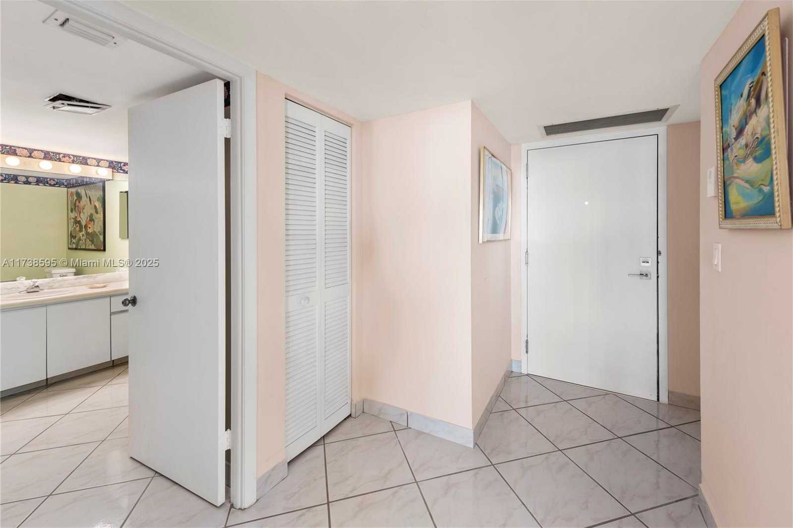 Small Image of 2555 COLLINS AVE #2005, Miami Beach Number 23