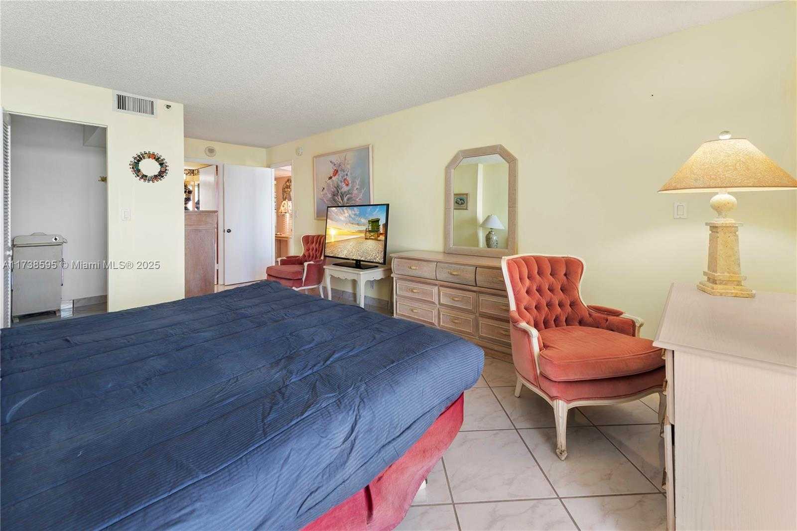 Small Image of 2555 COLLINS AVE #2005, Miami Beach Number 27
