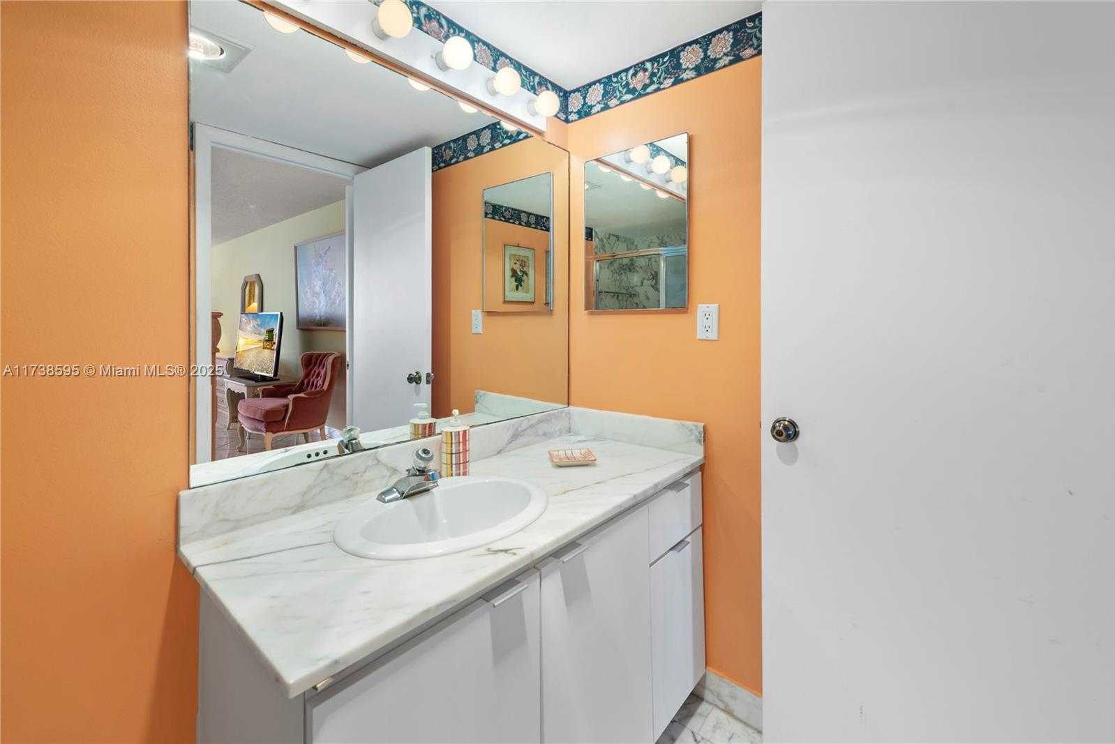 Small Image of 2555 COLLINS AVE #2005, Miami Beach Number 32