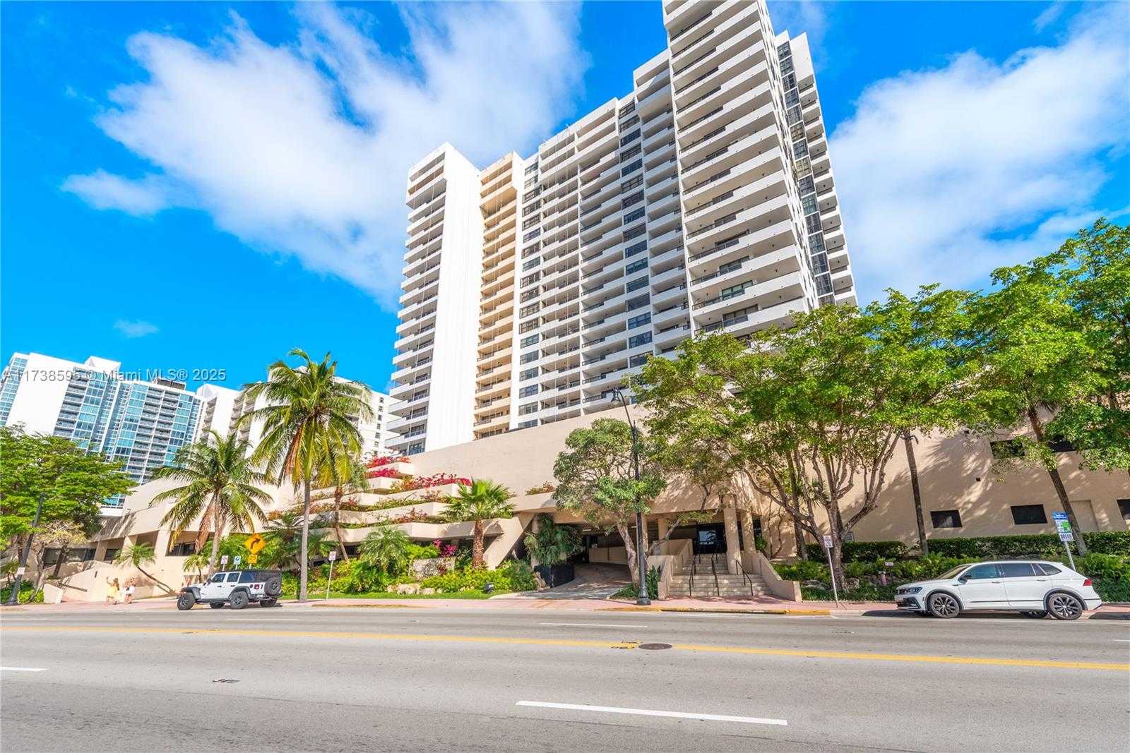 Small Image of 2555 COLLINS AVE #2005, Miami Beach Number 63