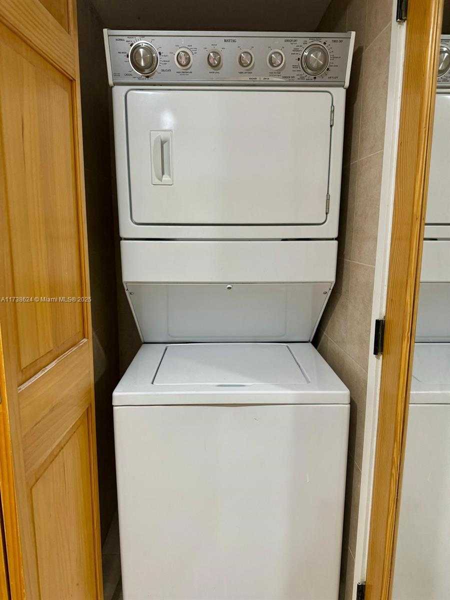 Small Image of 520 BRICKELL KEY DR #A1912, Miami Number 22
