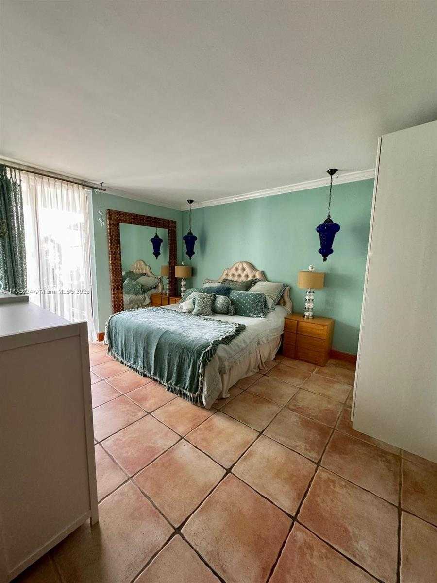 Small Image of 520 BRICKELL KEY DR #A1912, Miami Number 3