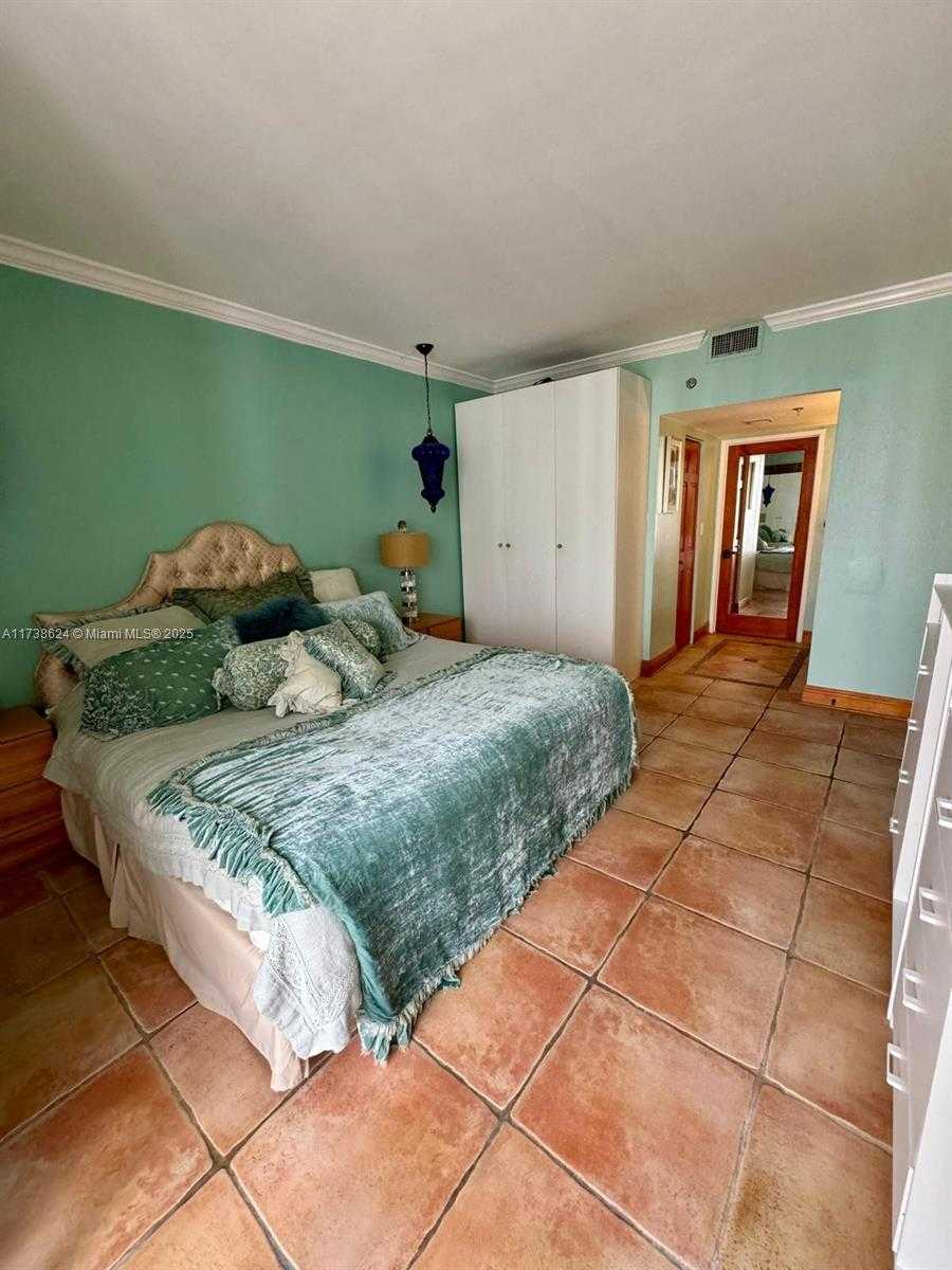 Small Image of 520 BRICKELL KEY DR #A1912, Miami Number 5