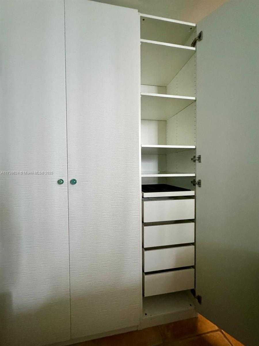 Small Image of 520 BRICKELL KEY DR #A1912, Miami Number 8