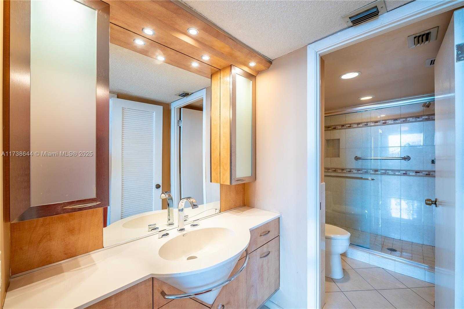 Small Image of 18081 BISCAYNE BLVD #803, Aventura Number 20