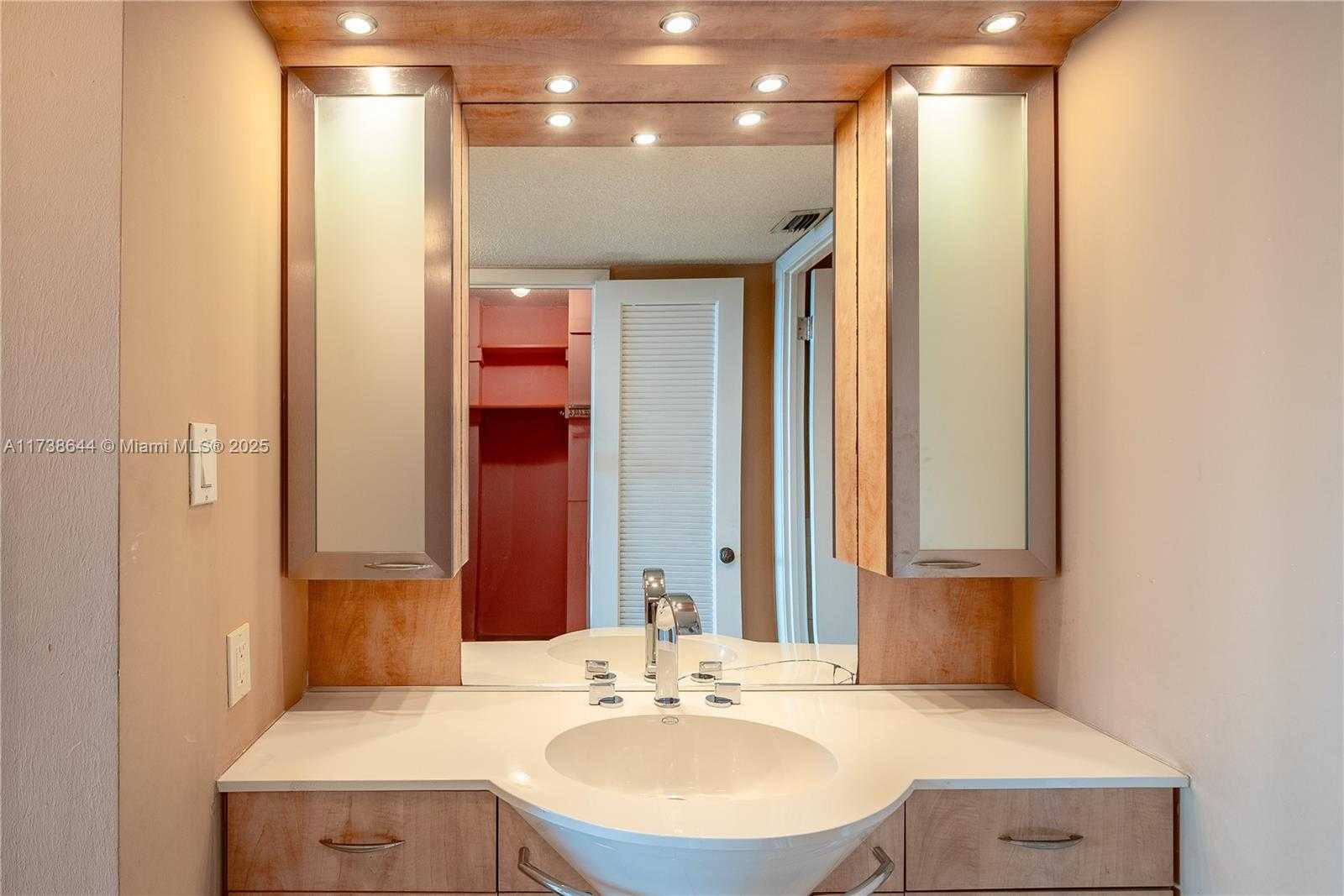 Small Image of 18081 BISCAYNE BLVD #803, Aventura Number 21